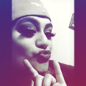 Meet your Posher, Ana